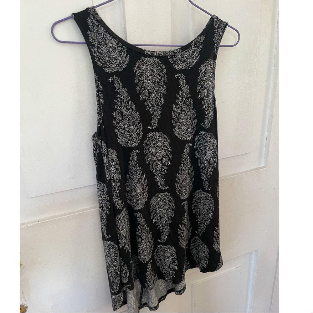 Comfy & soft summer long tank with leaf pattern